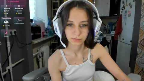 Snapshot of _nika_kik chatting on 05-14-26, 03:41 Nika online show from 05-14-26, 03:41
