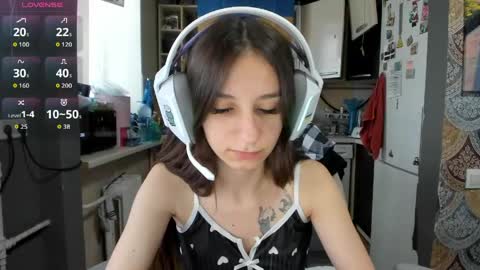 Snapshot of _nika_kik chatting on 05-15-26, 10:22 Nika online show from 05-15-26, 10:22