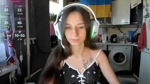 Snapshot of _nika_kik chatting on 06-07-26, 05:00 Nika online show from 06-07-26, 05:00