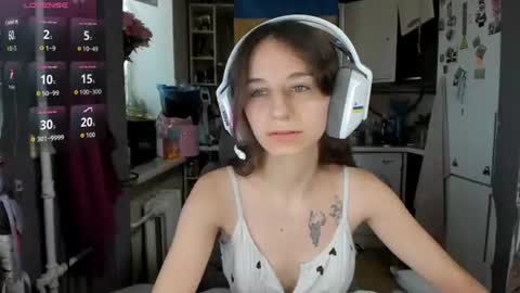 Snapshot of _nika_kik chatting on 06-26-26, 09:57 Nika online show from 06-26-26, 09:57