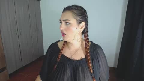 Nina  online show from 12-29-24, 12:20