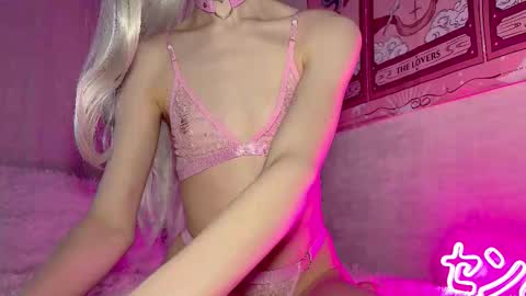 Snapshot of _nora_xxx_ chatting on 11-16-25, 08:42 Nora online show from 11-16-25, 08:42