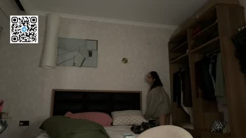 Snapshot of _octopussy_ chatting on 06-14-26, 07:49 Mikayla online show from 06-14-26, 07:49