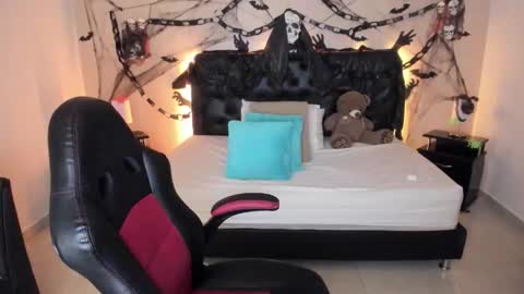 Snapshot of _oliviajoness chatting on 10-19-25, 03:12 Olivia jones online show from 10-19-25, 03:12