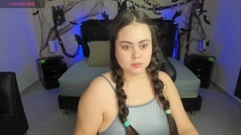 Snapshot of _oliviajoness chatting on 10-30-25, 11:33 Olivia jones online show from 10-30-25, 11:33