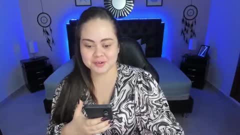 Snapshot of _oliviajoness chatting on 11-17-25, 12:22 Olivia jones online show from 11-17-25, 12:22