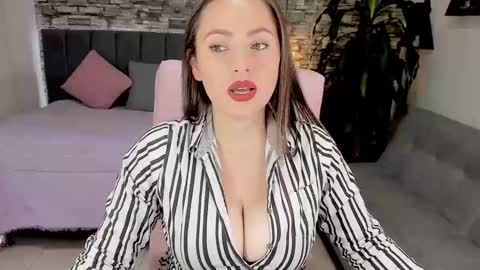 Snapshot of _oliviawilde chatting on 01-08-25, 04:44 Mariana online show from 01-08-25, 04:44