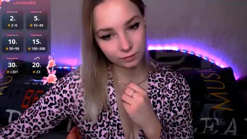 Snapshot of _pando4ka_ chatting on 11-17-25, 07:36 pando4ka online show from 11-17-25, 07:36