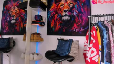 Snapshot of _pantera_09 chatting on 10-28-25, 05:26 Kevin online show from 10-28-25, 05:26