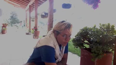 Snapshot of _paradissela chatting on 01-29-25, 02:21 GAIA online show from 01-29-25, 02:21