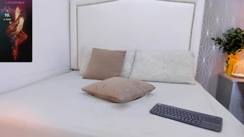  peach1  online show from 02-04-25, 08:06