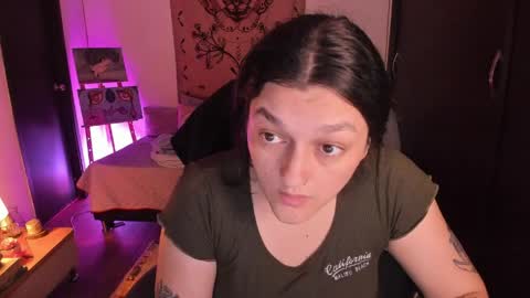 Snapshot of _peach__ chatting on 04-26-26, 03:15 violeta ig online show from 04-26-26, 03:15