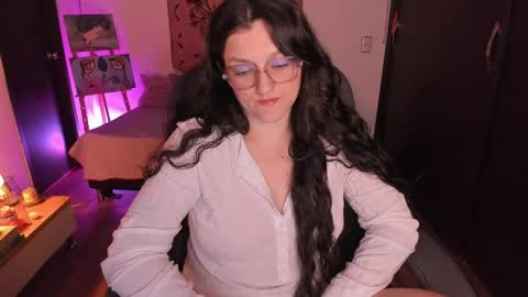 Snapshot of _peach__ chatting on 04-30-26, 02:40 violeta ig online show from 04-30-26, 02:40