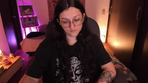 Snapshot of _peach__ chatting on 05-12-26, 05:04 violeta ig online show from 05-12-26, 05:04