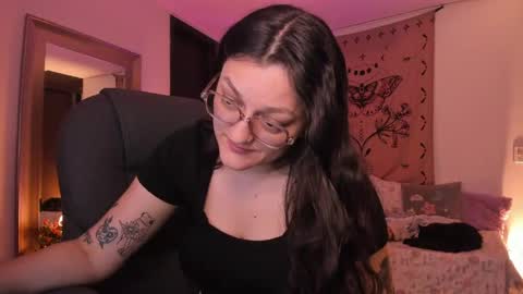Snapshot of _peach__ chatting on 05-14-26, 04:19 violeta ig online show from 05-14-26, 04:19