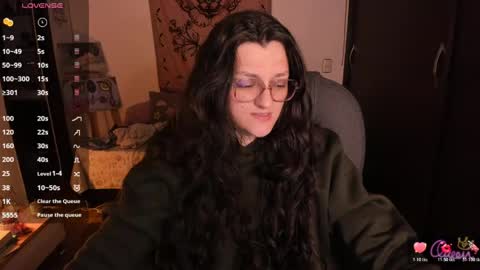 Snapshot of _peach__ chatting on 05-20-26, 03:34 violeta ig online show from 05-20-26, 03:34