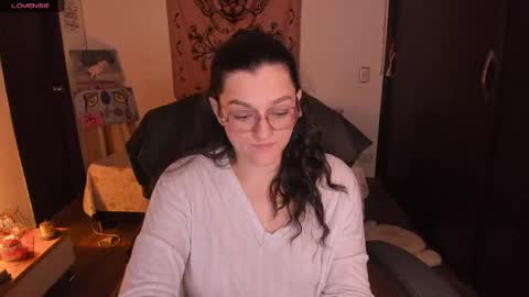 Snapshot of _peach__ chatting on 05-27-26, 03:58 violeta ig online show from 05-27-26, 03:58