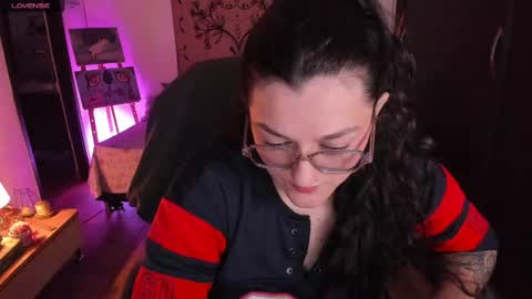 Snapshot of _peach__ chatting on 05-30-26, 03:58 violeta ig online show from 05-30-26, 03:58