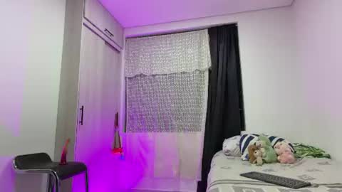 Snapshot of _peachyboy chatting on 07-04-26, 04:07 esteban online show from 07-04-26, 04:07