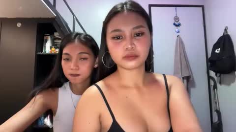 _petitechloe online show from 04-20-26, 07:37