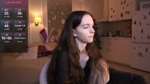 Snapshot of _petitteluna_ chatting on 12-17-25, 10:21 Luna online show from 12-17-25, 10:21