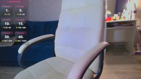 Ilona online show from 10-17-25, 03:36