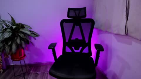 Snapshot of _purplecherry_ chatting on 06-12-26, 03:16 Cherr online show from 06-12-26, 03:16