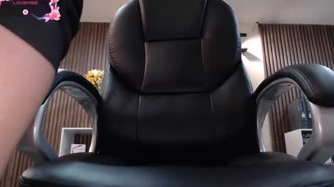 Snapshot of _redfoxxx_ chatting on 10-10-25, 08:08 You can tell me Mariana online show from 10-10-25, 08:08