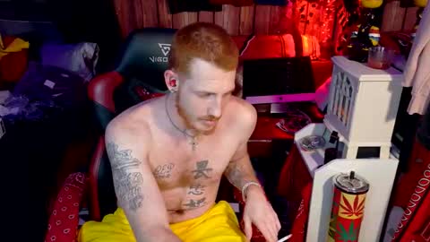 Snapshot of _redxxx chatting on 10-25-25, 02:46 REDxxx online show from 10-25-25, 02:46