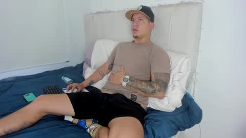 Snapshot of _robertobaggio chatting on 12-04-24, 12:47 Roberto online show from 12-04-24, 12:47