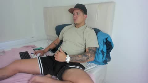 Snapshot of _robertobaggio chatting on 12-05-24, 01:06 Roberto online show from 12-05-24, 01:06