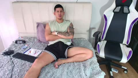 Snapshot of _robertobaggio chatting on 12-23-24, 01:03 Roberto online show from 12-23-24, 01:03