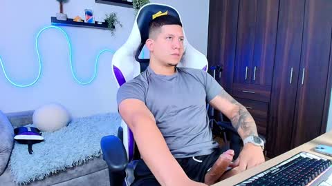 Snapshot of _robertobaggio chatting on 01-23-25, 01:56 Roberto online show from 01-23-25, 01:56