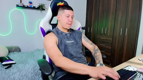 Snapshot of _robertobaggio chatting on 01-25-25, 02:25 Roberto online show from 01-25-25, 02:25