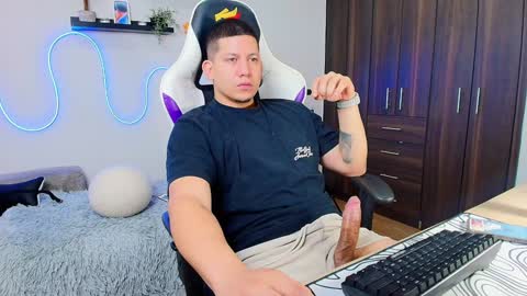 Snapshot of _robertobaggio chatting on 01-29-25, 02:10 Roberto online show from 01-29-25, 02:10