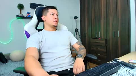 Snapshot of _robertobaggio chatting on 02-06-25, 12:26 Roberto online show from 02-06-25, 12:26