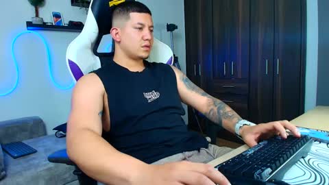 Snapshot of _robertobaggio chatting on 02-08-25, 06:44 Roberto online show from 02-08-25, 06:44