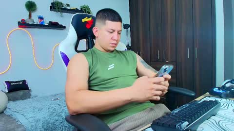 Snapshot of _robertobaggio chatting on 02-10-25, 12:39 Roberto online show from 02-10-25, 12:39