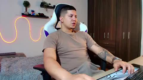 Snapshot of _robertobaggio chatting on 02-17-25, 12:38 Roberto online show from 02-17-25, 12:38