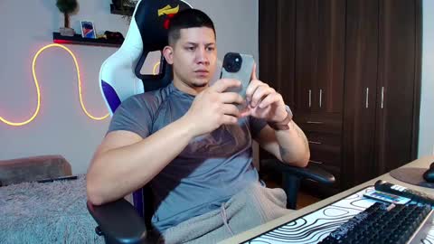 Snapshot of _robertobaggio chatting on 02-18-25, 12:39 Roberto online show from 02-18-25, 12:39