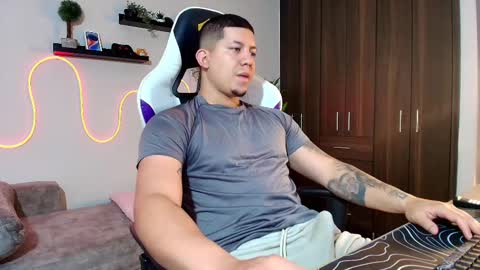 Snapshot of _robertobaggio chatting on 02-25-25, 12:34 Roberto online show from 02-25-25, 12:34