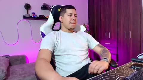 Snapshot of _robertobaggio chatting on 02-28-25, 12:31 Roberto online show from 02-28-25, 12:31