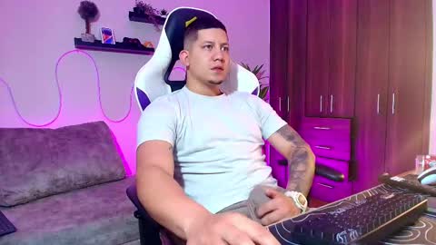 Snapshot of _robertobaggio chatting on 03-02-25, 01:38 Roberto online show from 03-02-25, 01:38