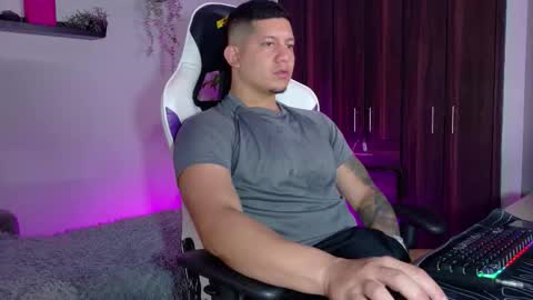 Snapshot of _robertobaggio chatting on 09-12-25, 01:00 Roberto online show from 09-12-25, 01:00