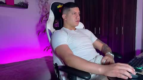 Snapshot of _robertobaggio chatting on 10-12-25, 10:36 Roberto online show from 10-12-25, 10:36