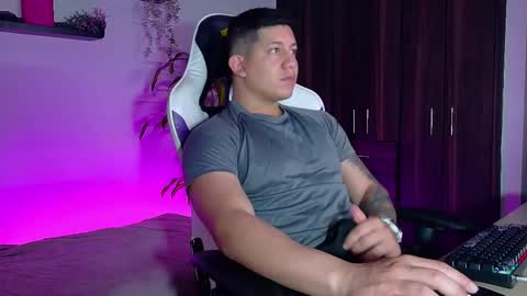 Snapshot of _robertobaggio chatting on 10-14-25, 12:50 Roberto online show from 10-14-25, 12:50