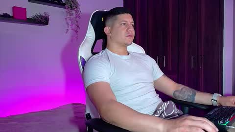 Snapshot of _robertobaggio chatting on 10-20-25, 12:27 Roberto online show from 10-20-25, 12:27