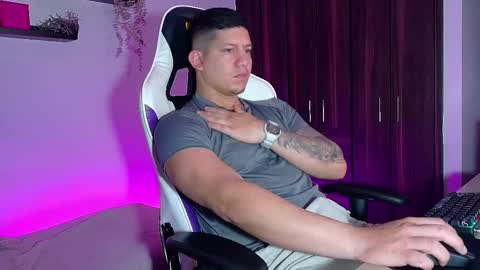 Snapshot of _robertobaggio chatting on 10-22-25, 09:20 Roberto online show from 10-22-25, 09:20