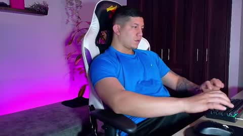 Snapshot of _robertobaggio chatting on 10-24-25, 05:48 Roberto online show from 10-24-25, 05:48