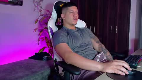 Snapshot of _robertobaggio chatting on 10-24-25, 08:49 Roberto online show from 10-24-25, 08:49